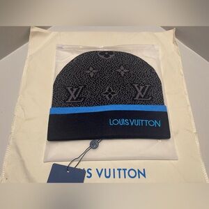 Louis Vuitton cashmere Black and Blue Beanie NWT OS